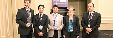 Team SAMSON durante la celebraci�n, izq. Lex Sisney, CEO Coach y Roberto Mora, Profesor CMI U.Chile